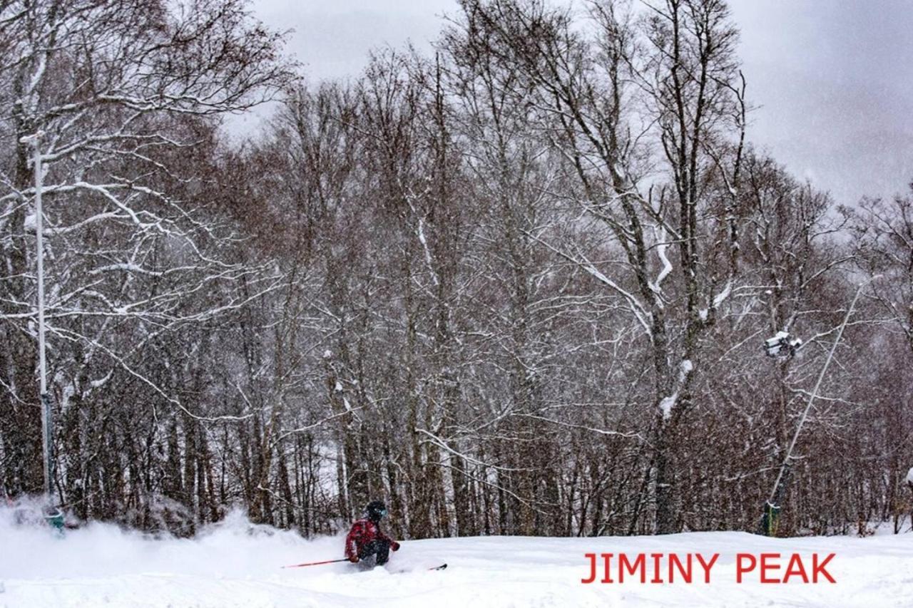 2 Bed Berkshire Getaway Minutes To Jiminy Peak Ski Hancock Exterior photo